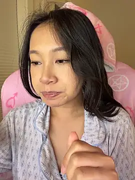 petiteTai online show from May 11, 3:41 am