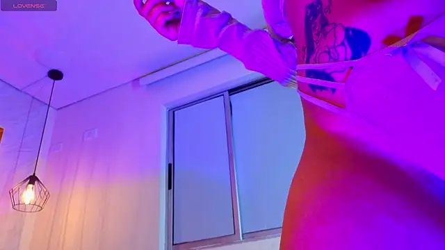 Ey Im simone  online show from May 31, 6:09 pm