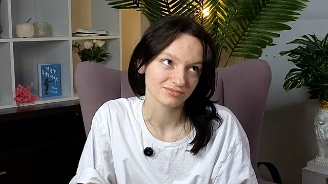 AdrianeMaltbia online show from May 5, 2:09 pm