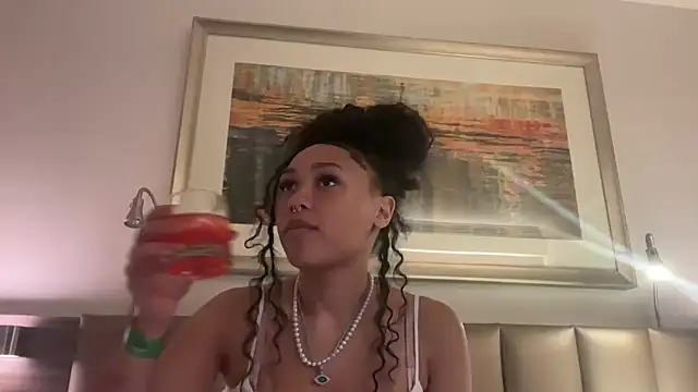 curlyheadedcutie101 online show from June 2, 3:51 am