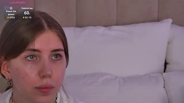 EvaAkiins online show from June 28, 4:24 pm