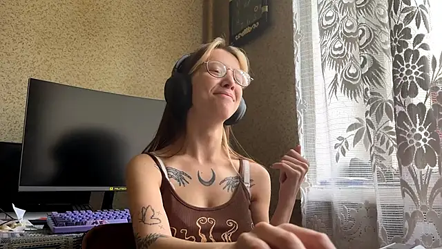 AliceGates online show from May 8, 7:22 am