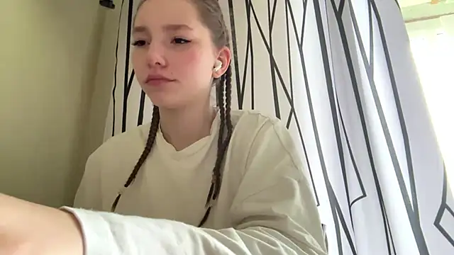 Kate Wingurielle online show from May 11, 9:22 am