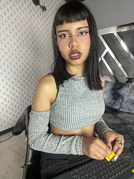 AntonellaCooper Pink online show from May 12, 5:41 pm