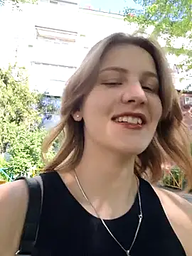 mooniekiss online show from May 9, 12:51 pm