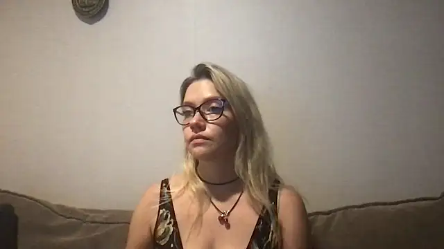 Precious Eva online show from May 12, 1:18 pm