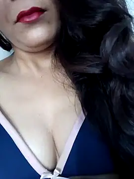 Reena2222 online show from May 12, 4:10 am
