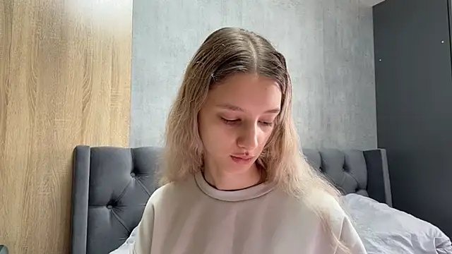 Tiffany Blom online show from May 13, 7:25 am