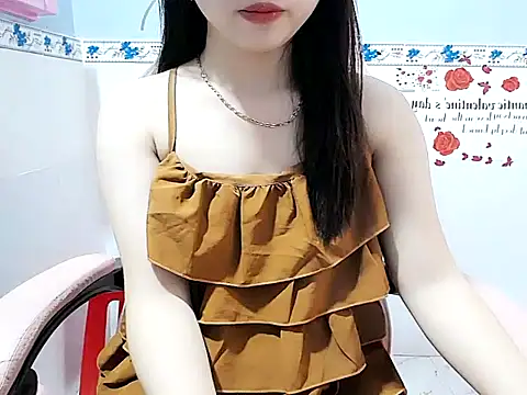 Emilysexy cut online show from May 13, 5:35 am