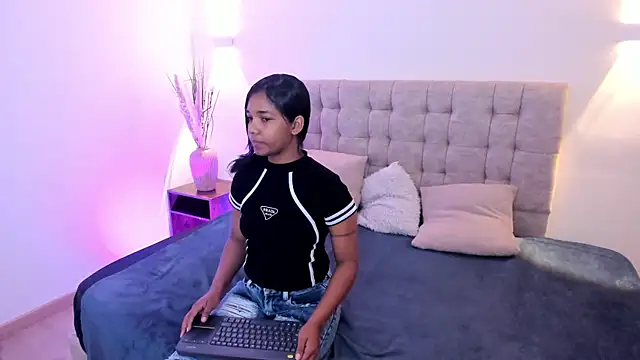 LiaNaughty  online show from May 22, 8:07 pm