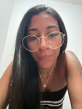 julia hoot online show from May 15, 10:45 pm
