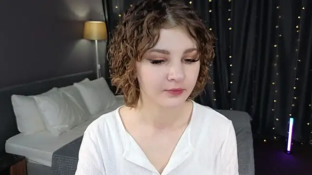 Kira  Fluffy online show from June 10, 12:10 am