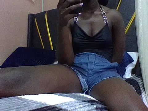 Curvyqueeh online show from June 20, 9:57 am
