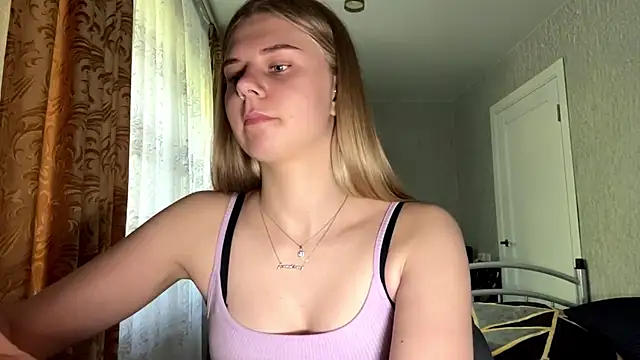 HoneysPiee online show from June 8, 10:05 am