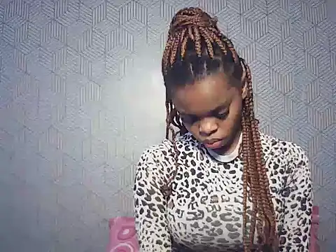 BustieLaura online show from June 14, 6:25 am