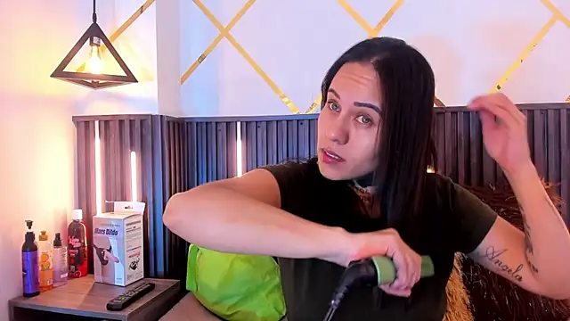 MadisonYoung000 online show from July 7, 9:39 pm