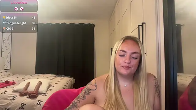CurvyWetWife online show from July 2, 9:15 am