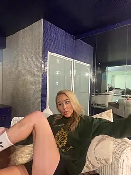 MirrorMia online show from May 19, 10:44 am