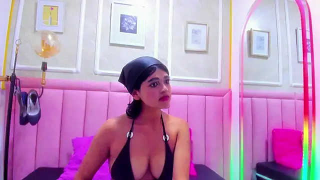 velvet girll online show from June 1, 7:15 pm