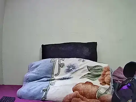 YourGirlTracy online show from June 1, 6:42 pm