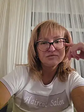-LindaKing- online show from June 4, 8:35 pm