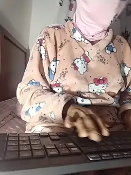 Estefanycute online show from June 26, 1:56 pm