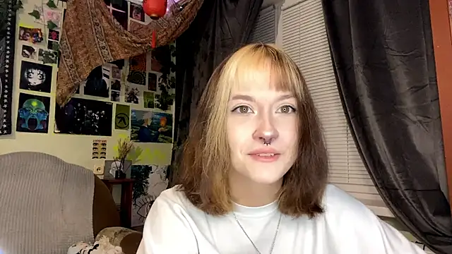 YourFavoriteAltgirl online show from May 31, 10:33 pm