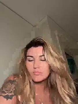 Snapshot of thebeachyblonde chatting on July 14, 3:11 am thebeachyblonde online show from July 14, 3:11 am