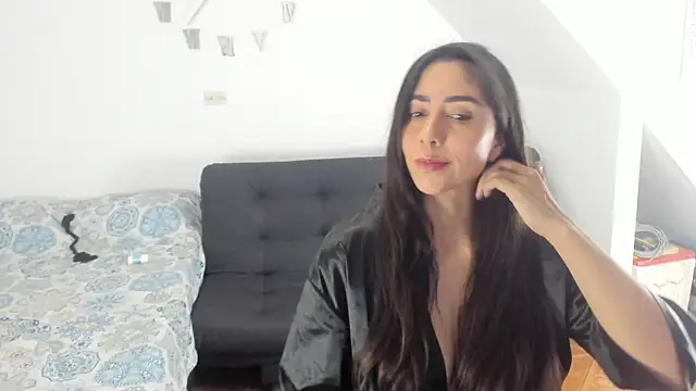 lia kos online show from July 20, 2:47 am