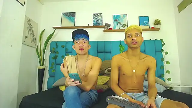 STRANGER BOYS online show from August 6, 11:22 pm