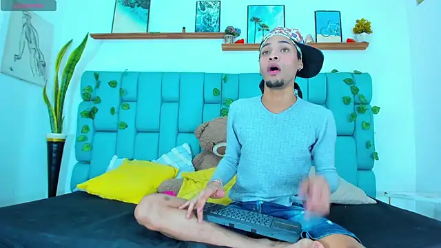 STRANGER BOYS online show from July 30, 11:05 pm
