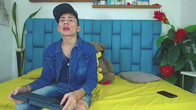 STRANGER BOYS online show from July 7, 11:07 pm