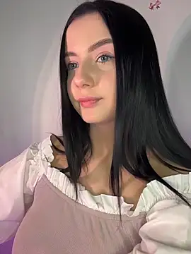 QueenL0la online show from June 3, 4:23 pm