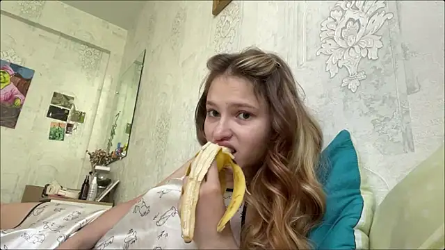 HeIen cute online show from June 30, 6:24 am