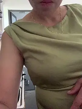 Emlyla online show from June 12, 3:03 am