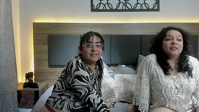 genesis y moon online show from July 11, 1:55 pm