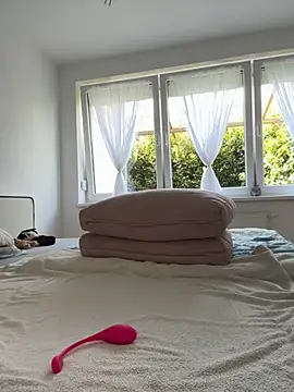 Cutie Lauren online show from June 9, 8:03 am