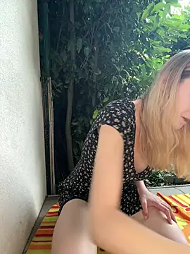 Cutie Lauren online show from June 19, 6:00 pm