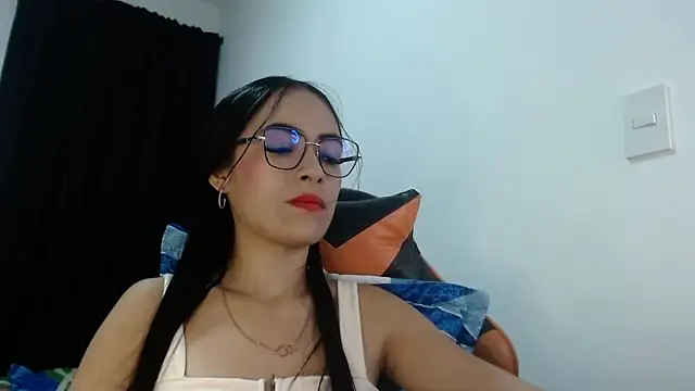 emaevans1 online show from June 14, 2:24 am
