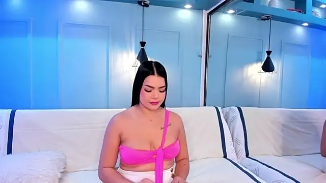ChloeZimmer online show from June 9, 12:15 pm