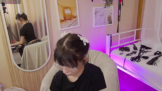 TwiggySmith online show from June 27, 9:54 am