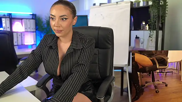 BabesGoWild online show from April 14, 4:56 am