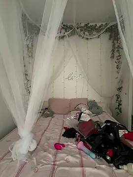 juliee1979 online show from July 4, 5:53 pm