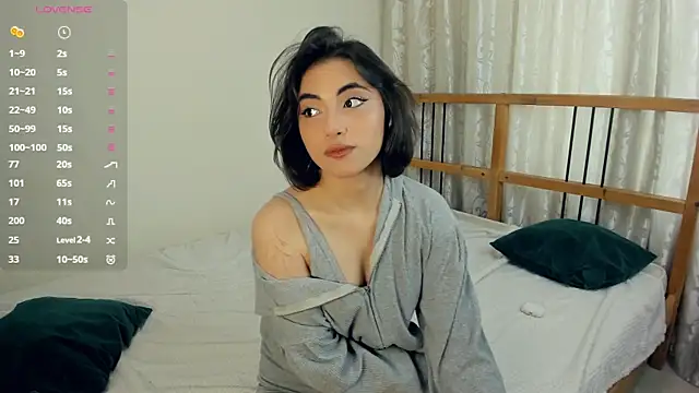 LunarLori online show from June 16, 8:37 am