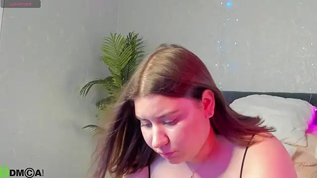 Velvet Kisss online show from June 24, 3:27 am