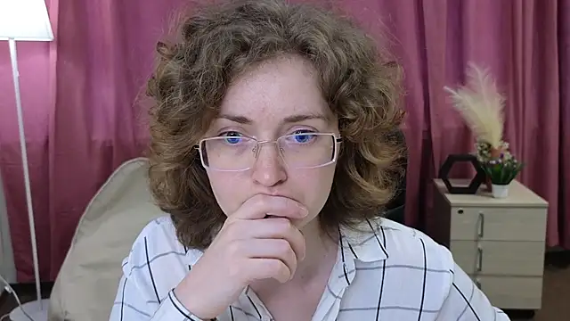 ChuPettigrew online show from June 14, 4:35 am