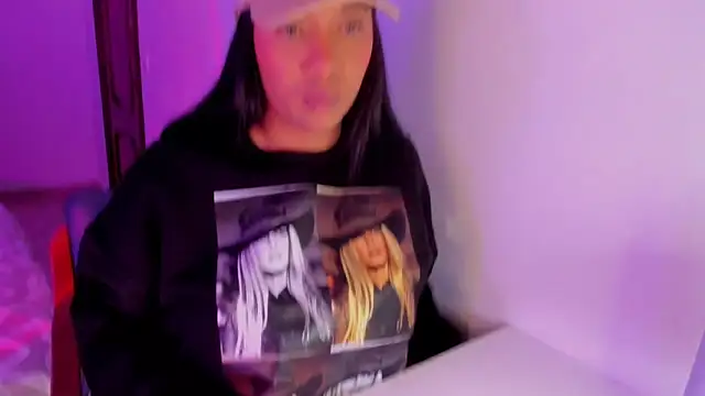 NicolePasqualott online show from February 12, 5:03 pm