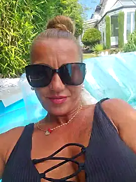 housewifebella online show from July 4, 10:11 am