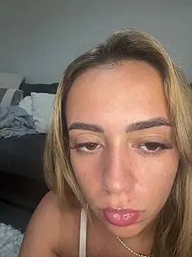 Harrietbronzex online show from August 3, 2:23 pm