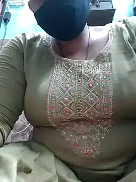 Hot Darling001 online show from June 18, 9:25 am